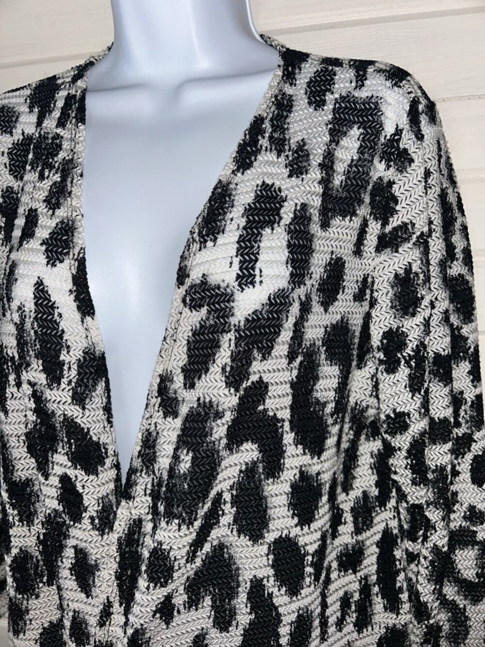 Chicos Sz 2 (LARGE) Black White Nylon Stretch Mesh Open Front Cardigan EUC